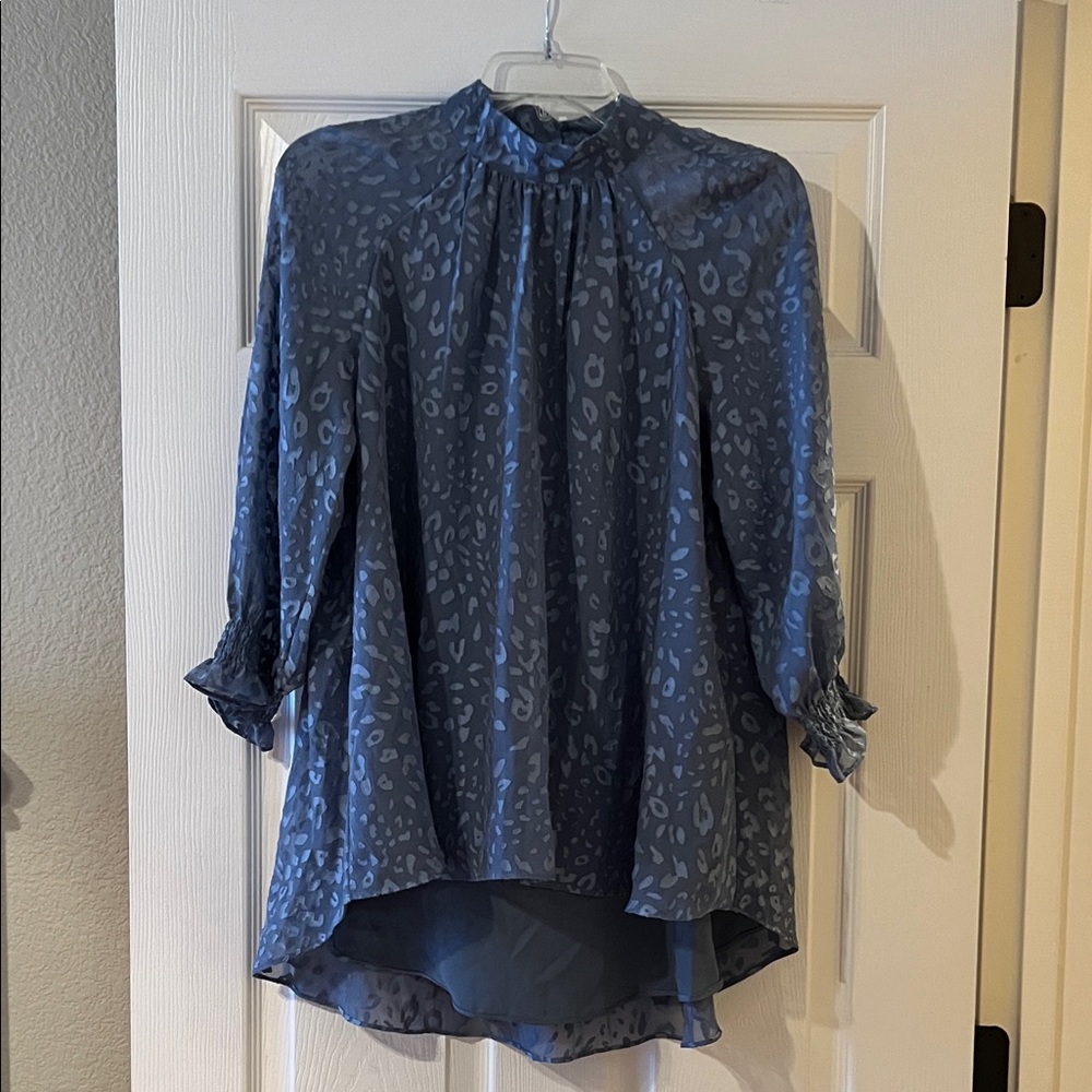 DR2 Elegant Blue Leopard Print Women's Top